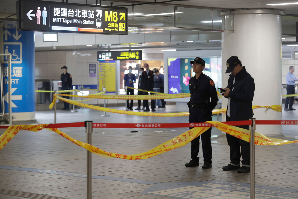 Police cordon off the scene after a knife attack in Taipei, southeast China's Taiwan, December 19, 2025. /AP
