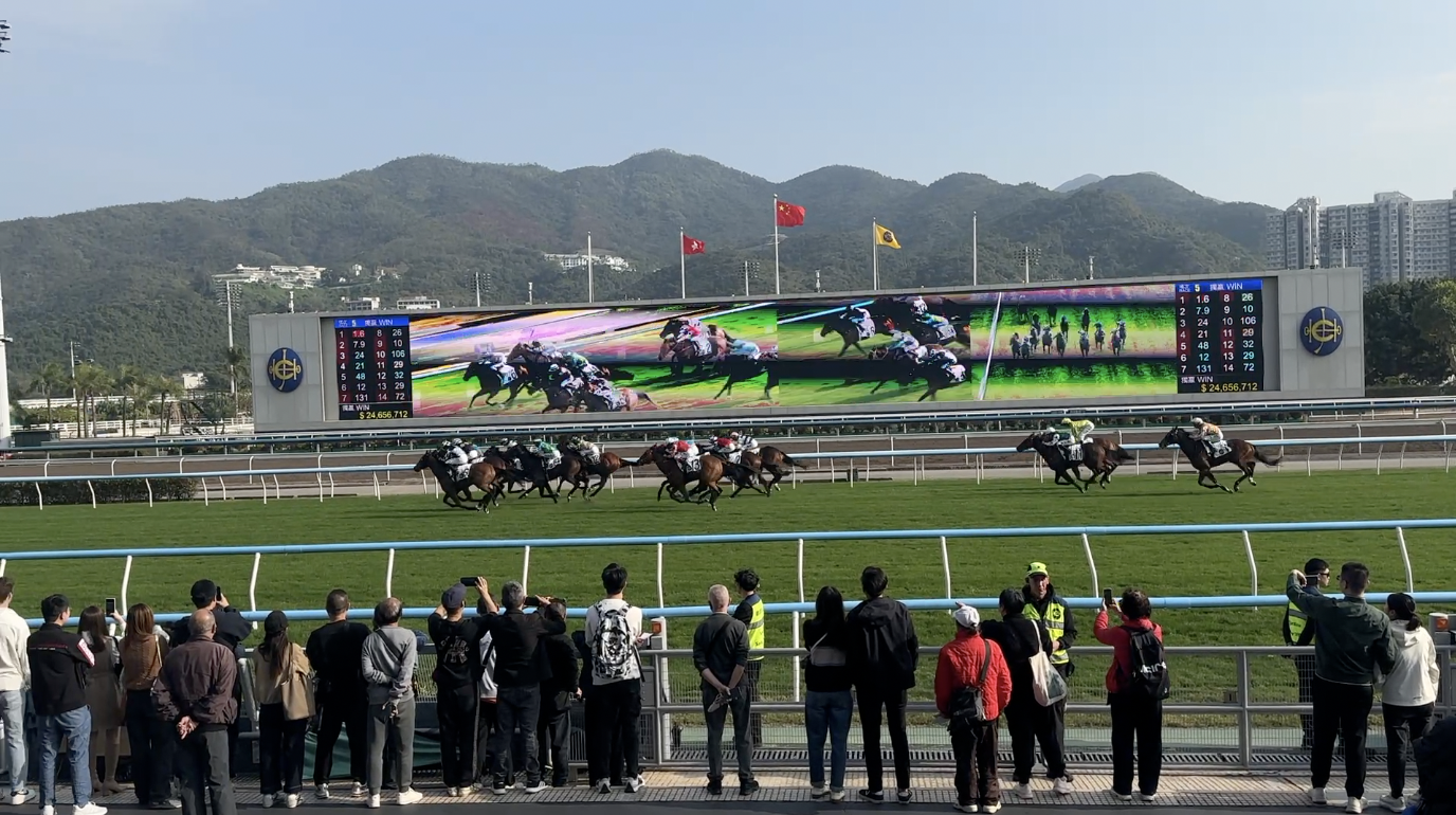 What makes Hong Kong horse racing unforgettable?
