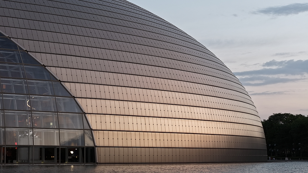 Chinese leaders attend New Year gala featuring traditional opera