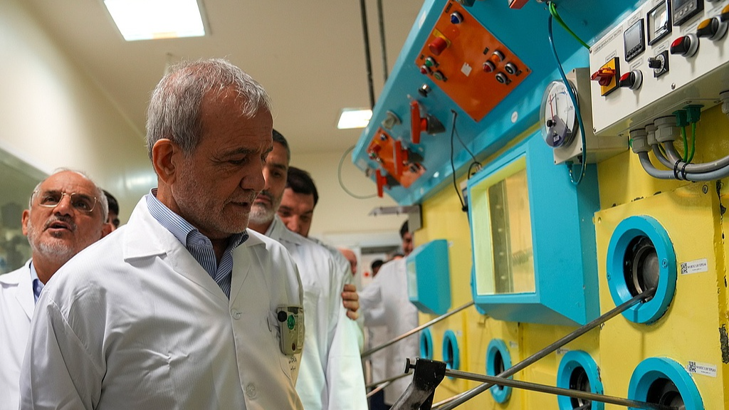 Iranian President Masoud Pezeshkian visits a nuclear power plant in Tehran, Iran, November 2, 2025. /VCG