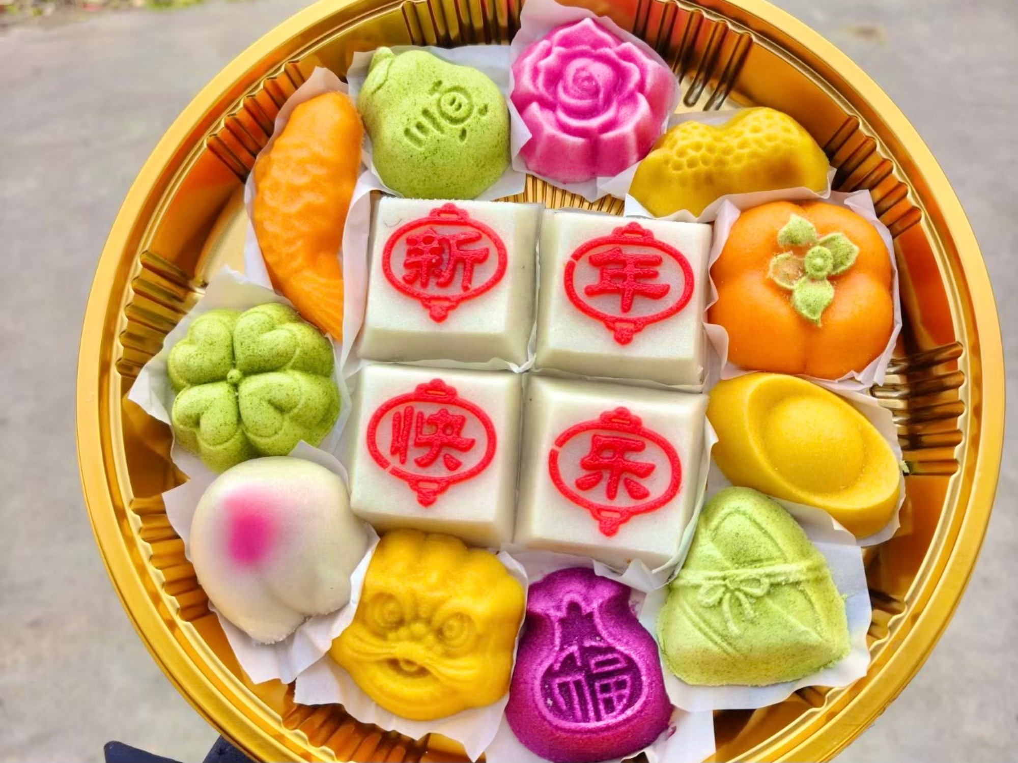 Handmade rice cakes shaped like ingots, peaches, persimmons and other auspicious symbols are seen on display at a village pastry shop in Changzhou, Jiangsu Province, December 31, 2025. /VCG