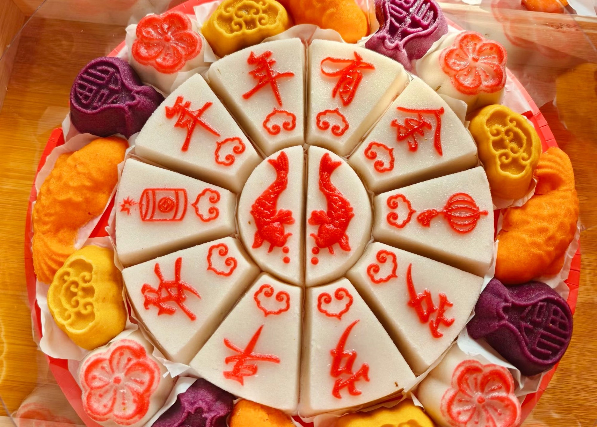 Handmade rice cakes shaped like ingots, peaches, persimmons and other auspicious symbols are seen on display at a village pastry shop in Changzhou, Jiangsu Province, December 31, 2025. /VCG