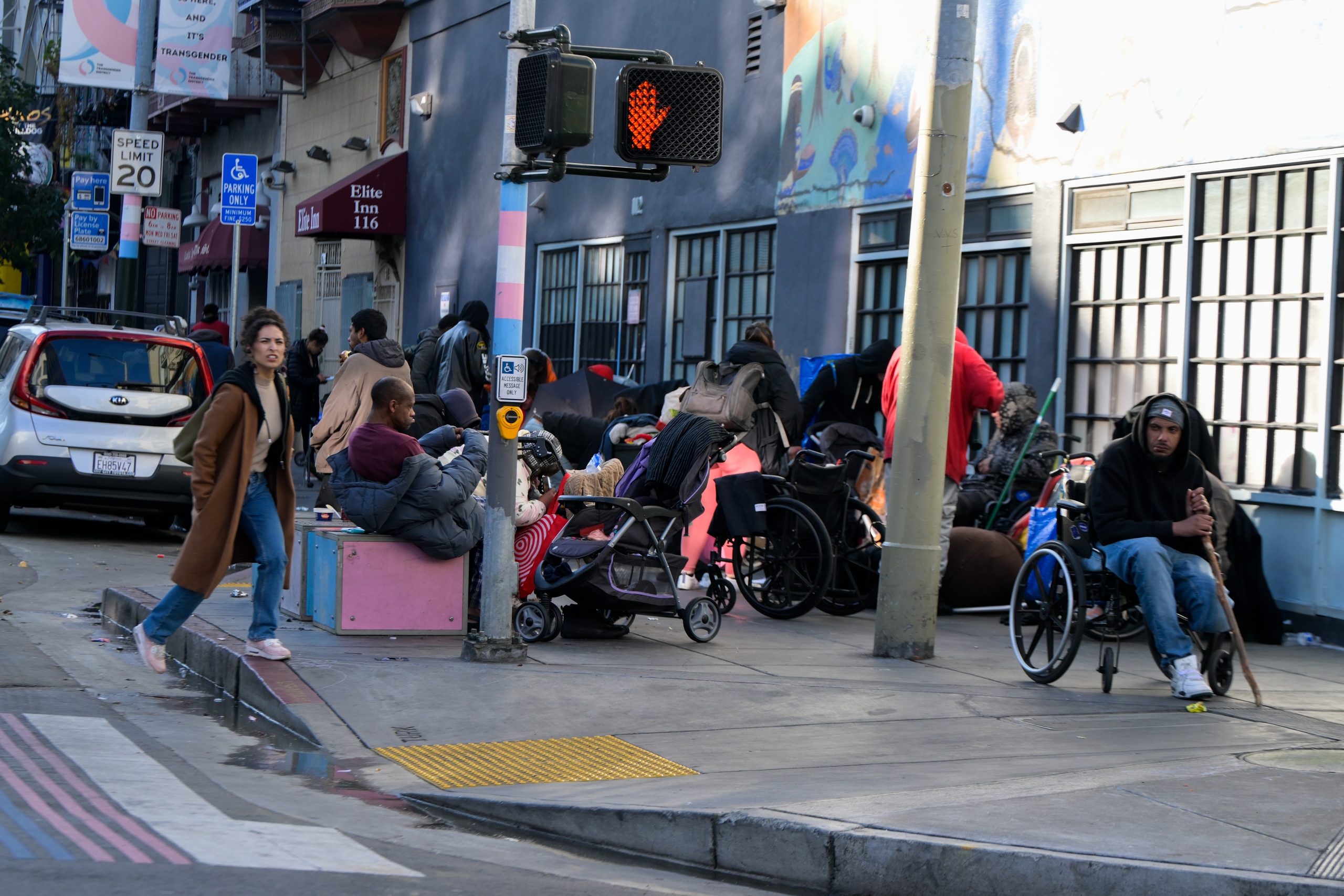 Homeless individuals gather on a street corner in San Francisco in the United States on December 8, 2025. /IC