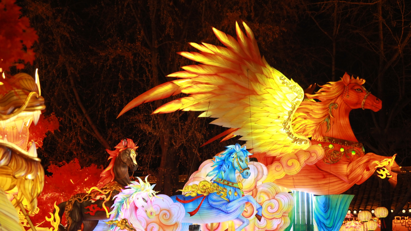 Festive New Year lanterns glow at Nanjing's Confucius Temple