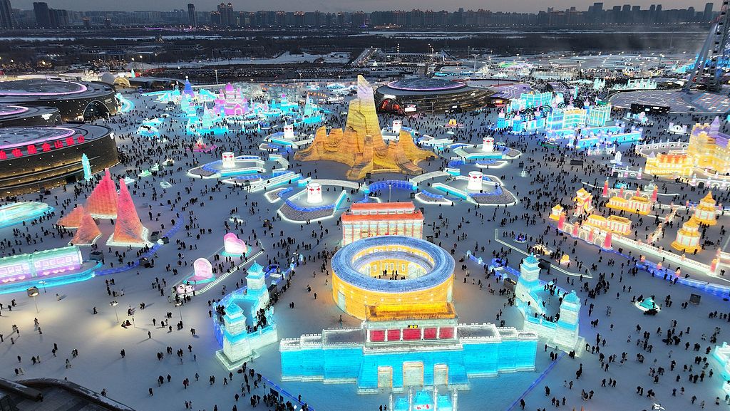 Live: World's largest ice-and-snow theme park draws visitors to northeast China