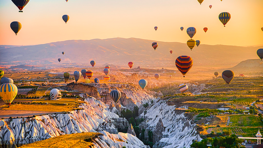 Hot air balloon rides are seen in Cappadocia, a historical region in Central Anatolia region, Türkiye. /VCG