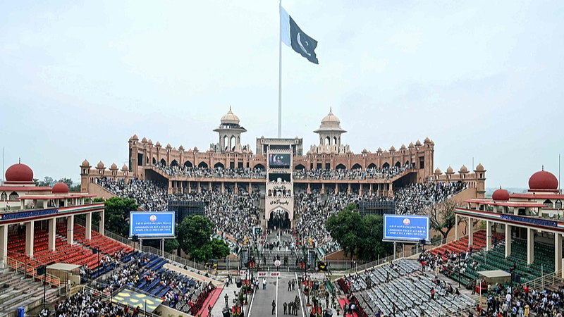 India, Pakistan exchange lists of nuclear installations