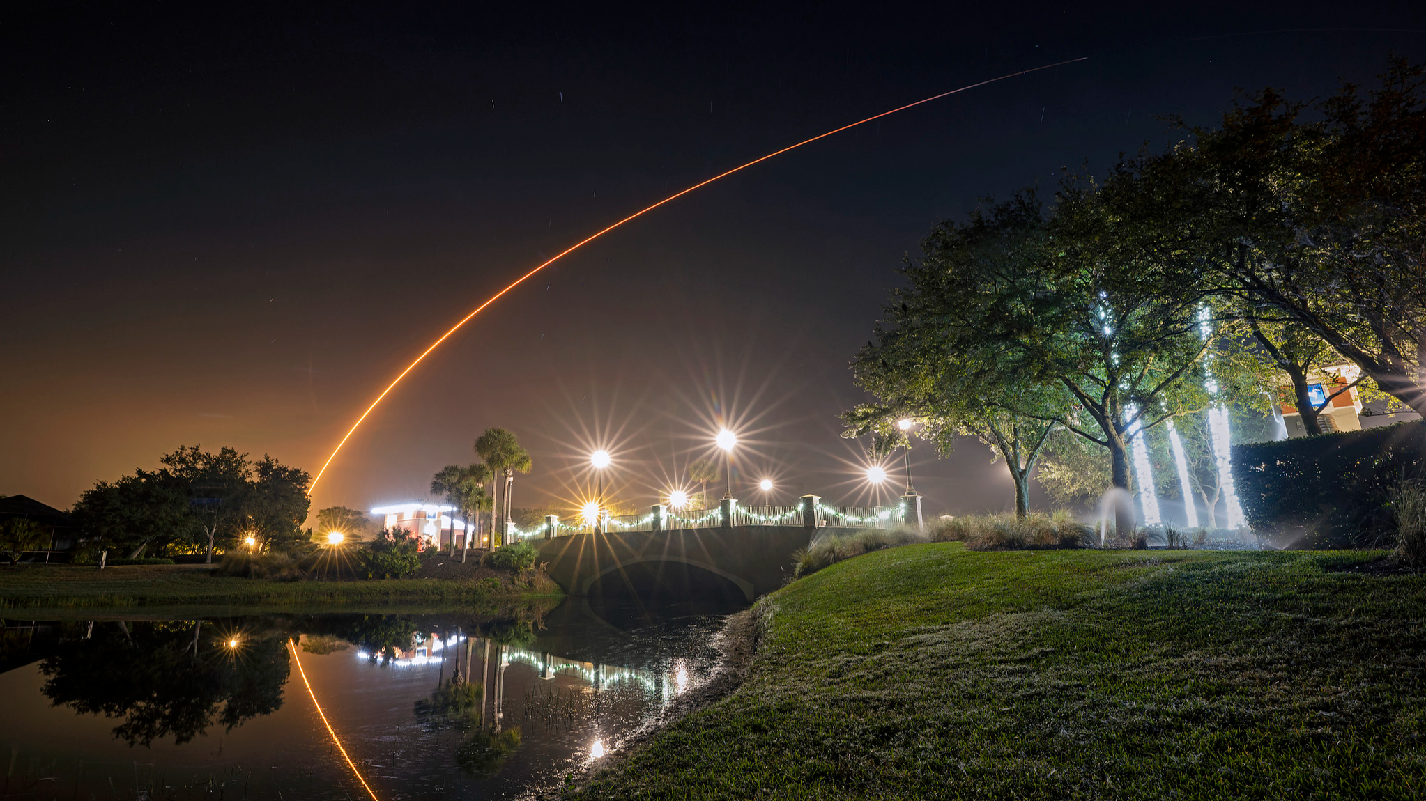 A SpaceX Falcon 9 rocket carrying Starlink satellites lifts off from Launch Complex 39A at the Kennedy Space Center, Florida, US, December 1, 2025. /VCG