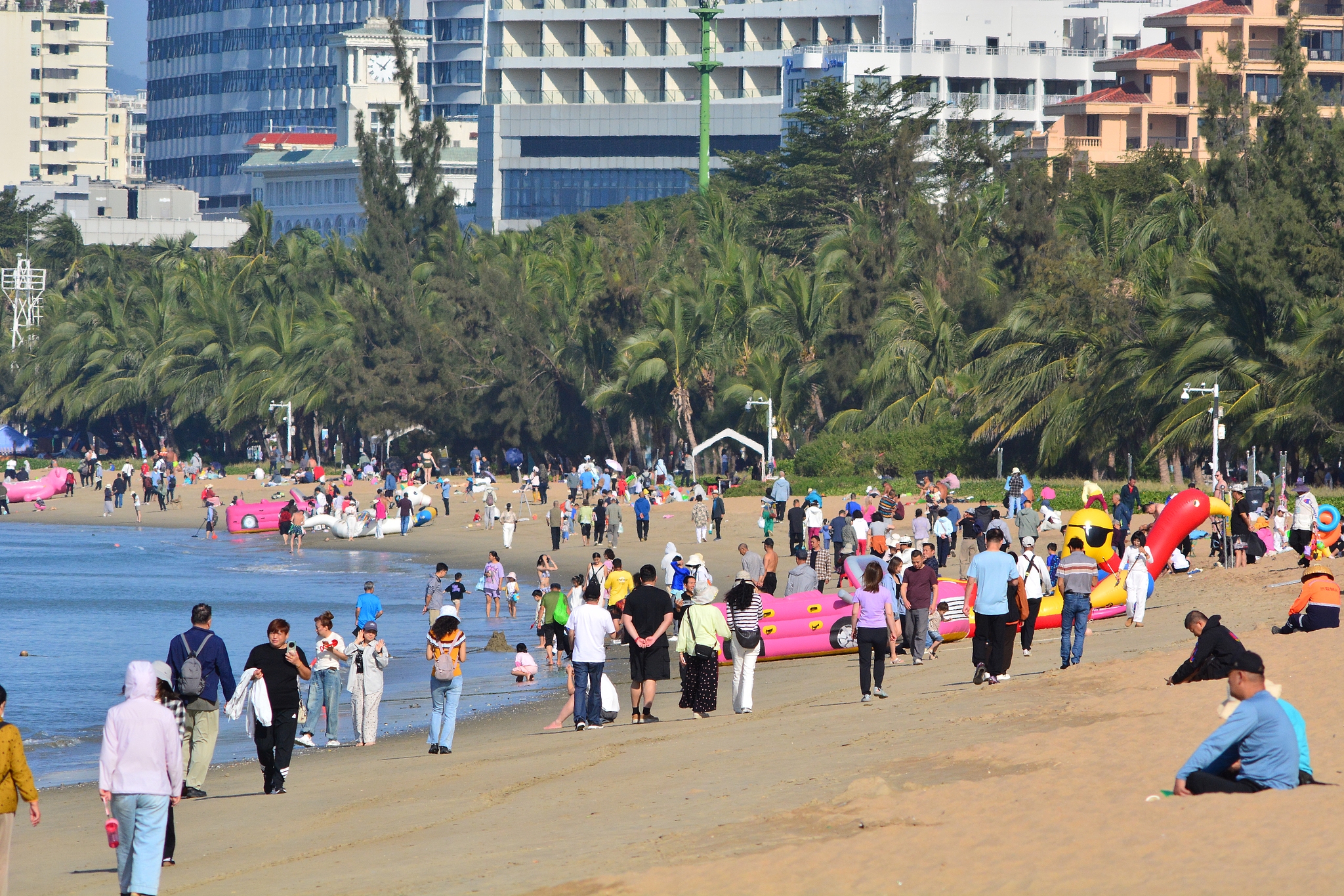 A beach packed with tourists in Sanya, Hainan Province, China, January 3, 2026. /VCG