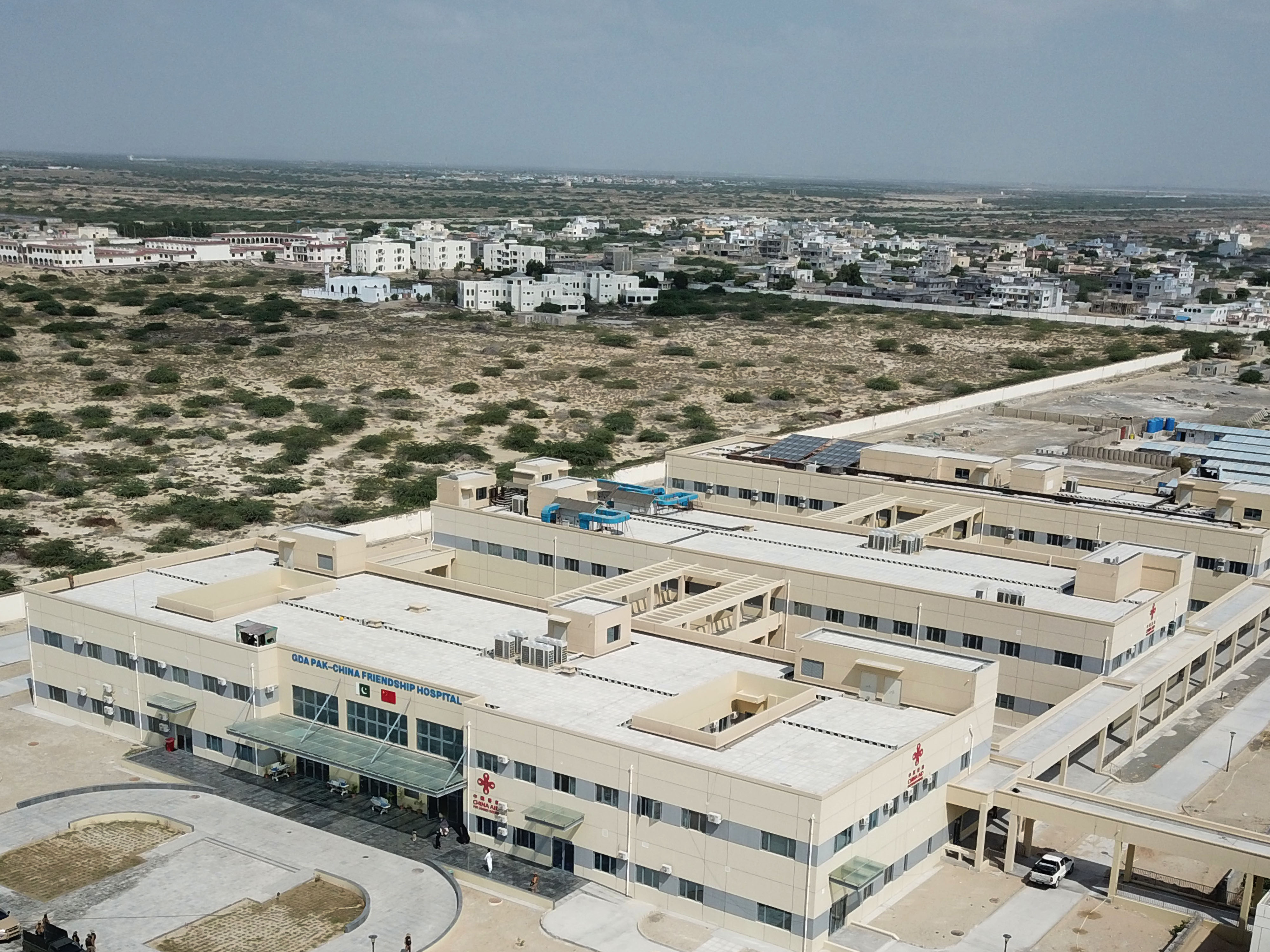 The photo shows the China–Pakistan Friendship Hospital in Gwadar, Balochistan Province, southwestern Pakistan. /Xinhua