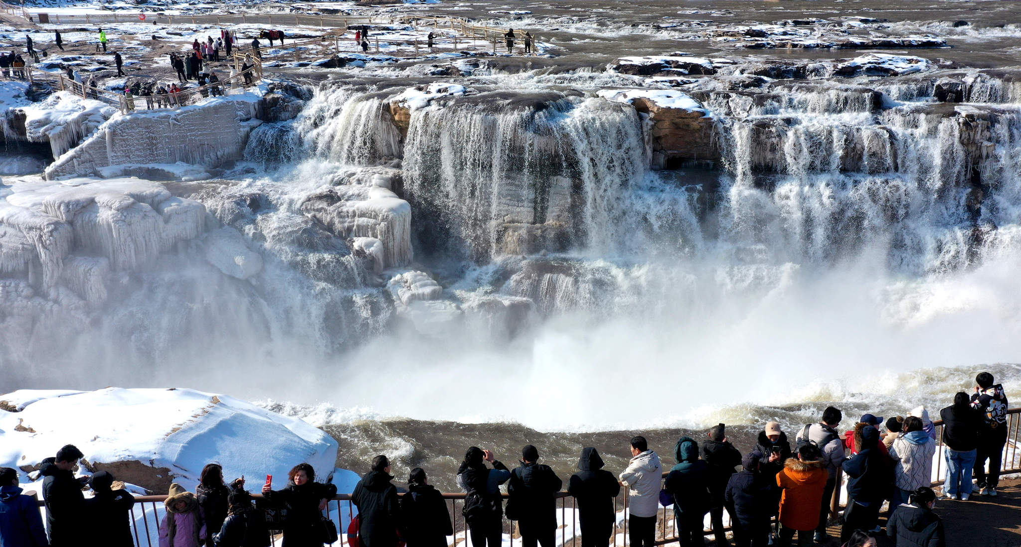 Visitors admire Hukou Waterfall in Jixian County, Shanxi Province on January 2, 2026. /VCG 