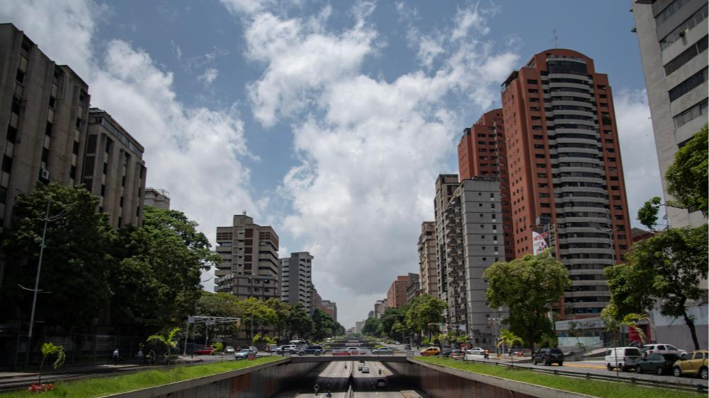 Vehicles run on a highway in Caracas, Venezuela, July 20, 2021. /Xinhua