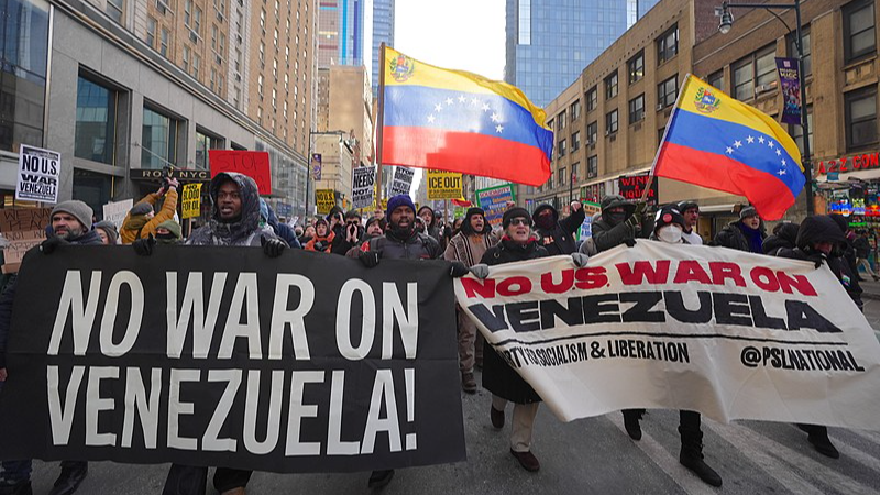 New Yorkers march through the streets of Manhattan, from Times Square to Columbus Circle, against the capture of Venezuelan President Nicolas Maduro and his wife, Cilia Flores, by US military forces in New York, US, January 3, 2026. /VCG