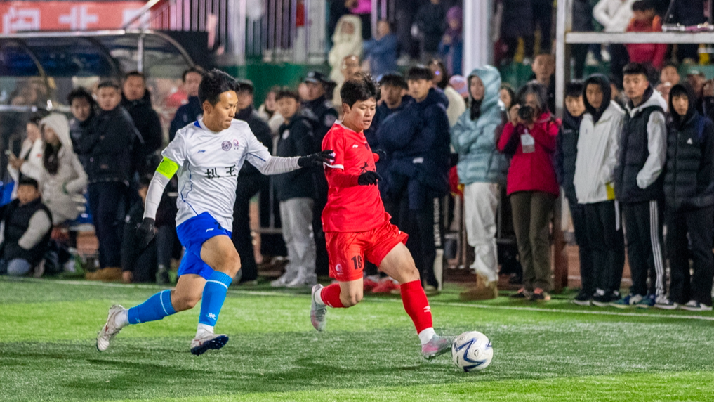 Players from Dali Village (in red) and Bawang Village play in the opening match of the Village Super League in Rongjiang County, southwest China's Guizhou Province, on January 2, 2026. /IC
