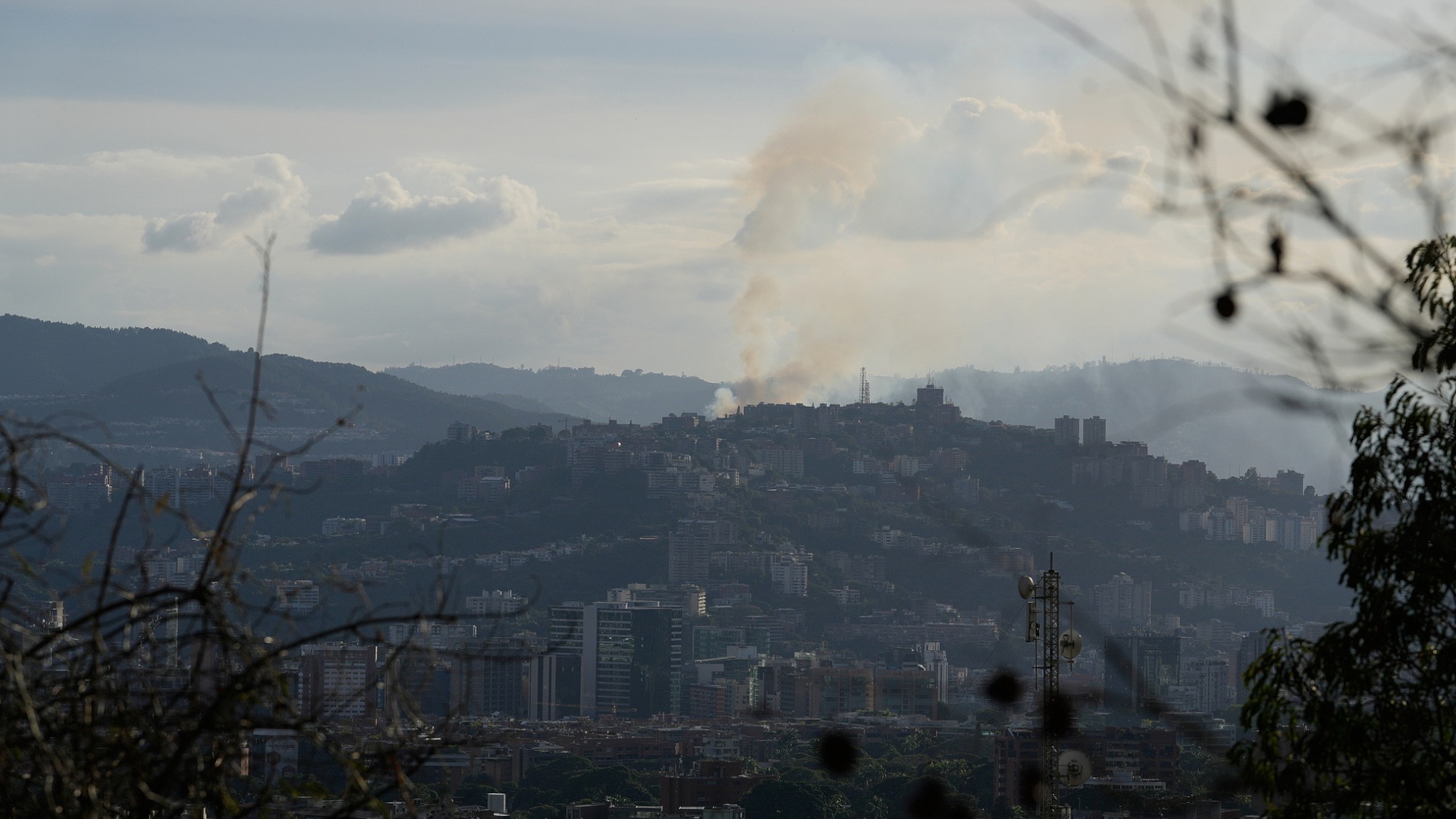 Smoke rises from Fort Tiuna, the main military garrison in Caracas, Venezuela, after multiple explosions were heard and aircraft swept through the area, January 3, 2026. /VCG