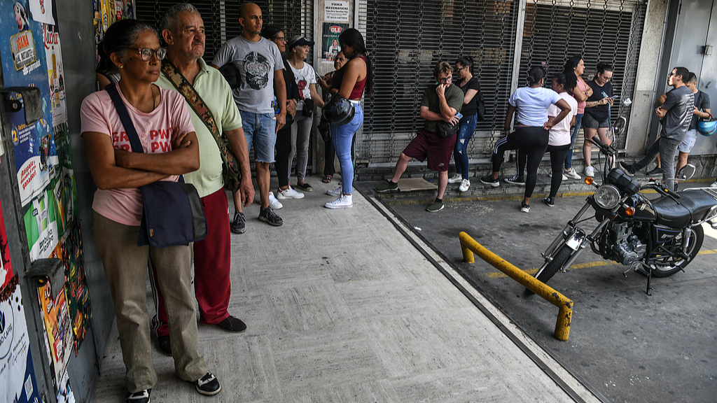 People line up to buy groceries in El Llanito a day after the seizure of Venezuelan President Nicolas Maduro in Caracas, Venezuela, January 4, 2026. /VCG