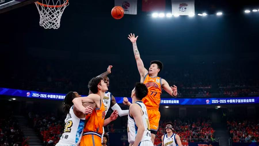Zhang Zhenlin (#77) of the Shanghai Sharks takes a shot against the Guangsha Lions in a CBA (Chinese Basketball Association) game in Shanghai, China, January 5, 2026. /VCG