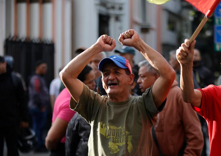 A person demonstrates near the Miraflores Palace in Caracas, the capital of Venezuela, January 3, 2026. /Xinhua