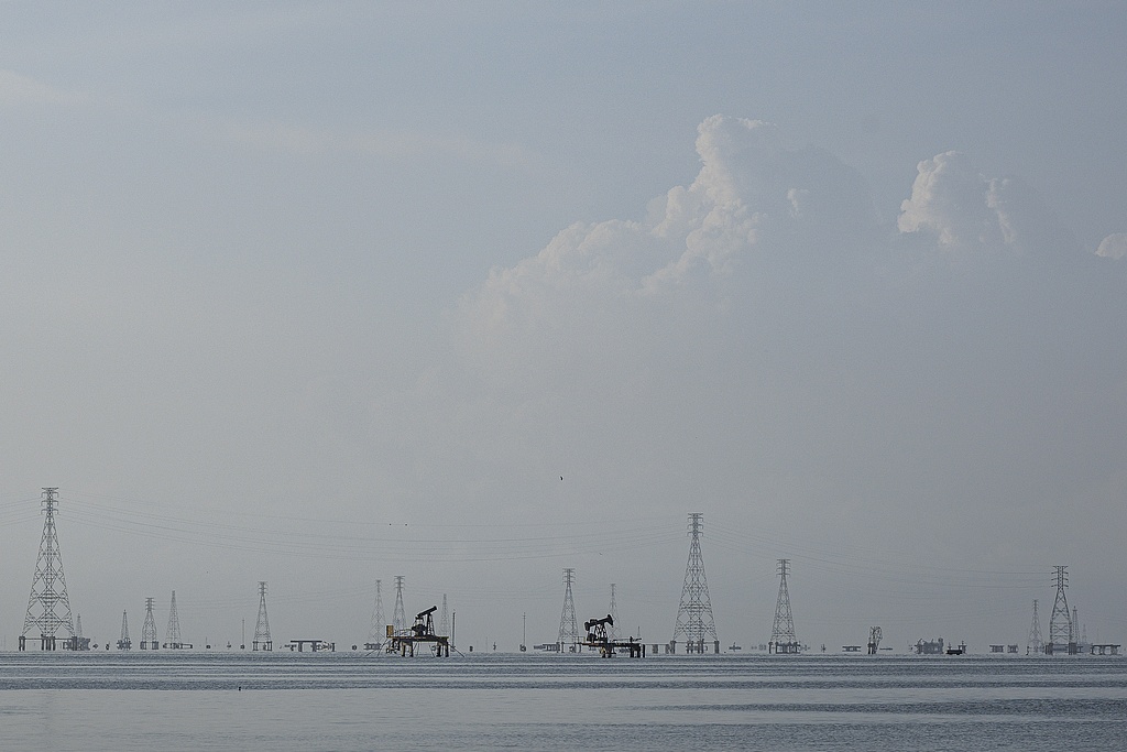 A view of oil pumpjacks at Lake Maracaibo in Maracaibo, Venezuela, December 18, 2025. /VCG