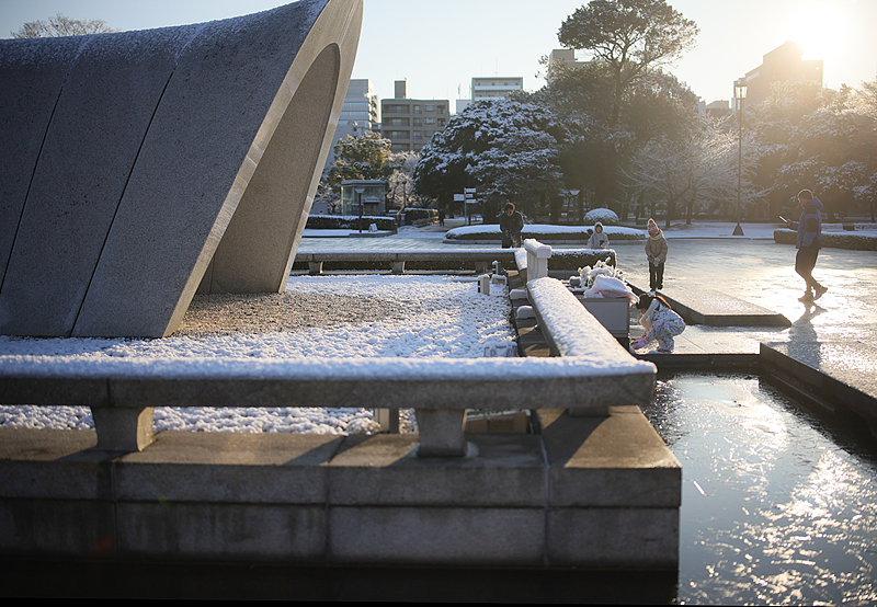 Snow piles up at Peace Memorial Park, creating a snowy landscape, in Hiroshima City, Hiroshima Prefecture, January 3, 2026. /CFP