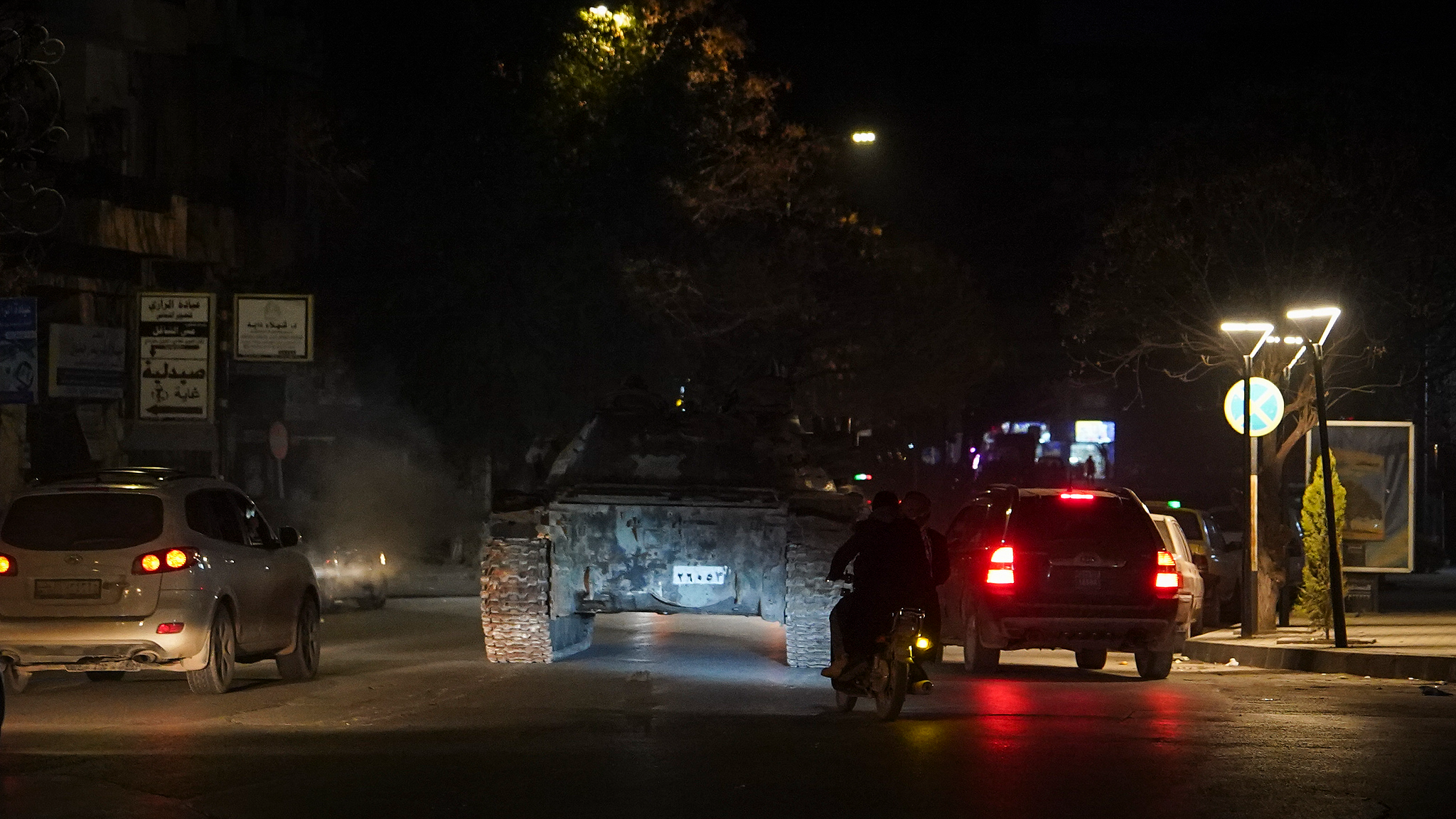 Syrian army imposes curfew, seals Aleppo areas amid clashes with SDF