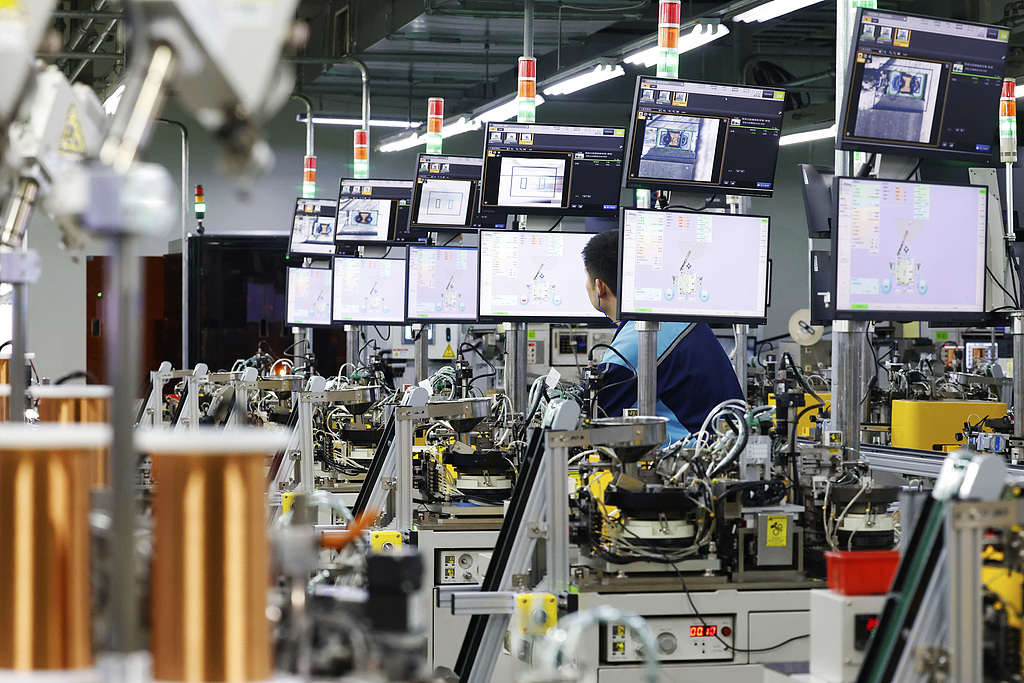 Workers rush to fulfill orders for electronic components for export in the Sihong Economic Development Zone, Jiangsu Province, China, January 3, 2026. /CFP