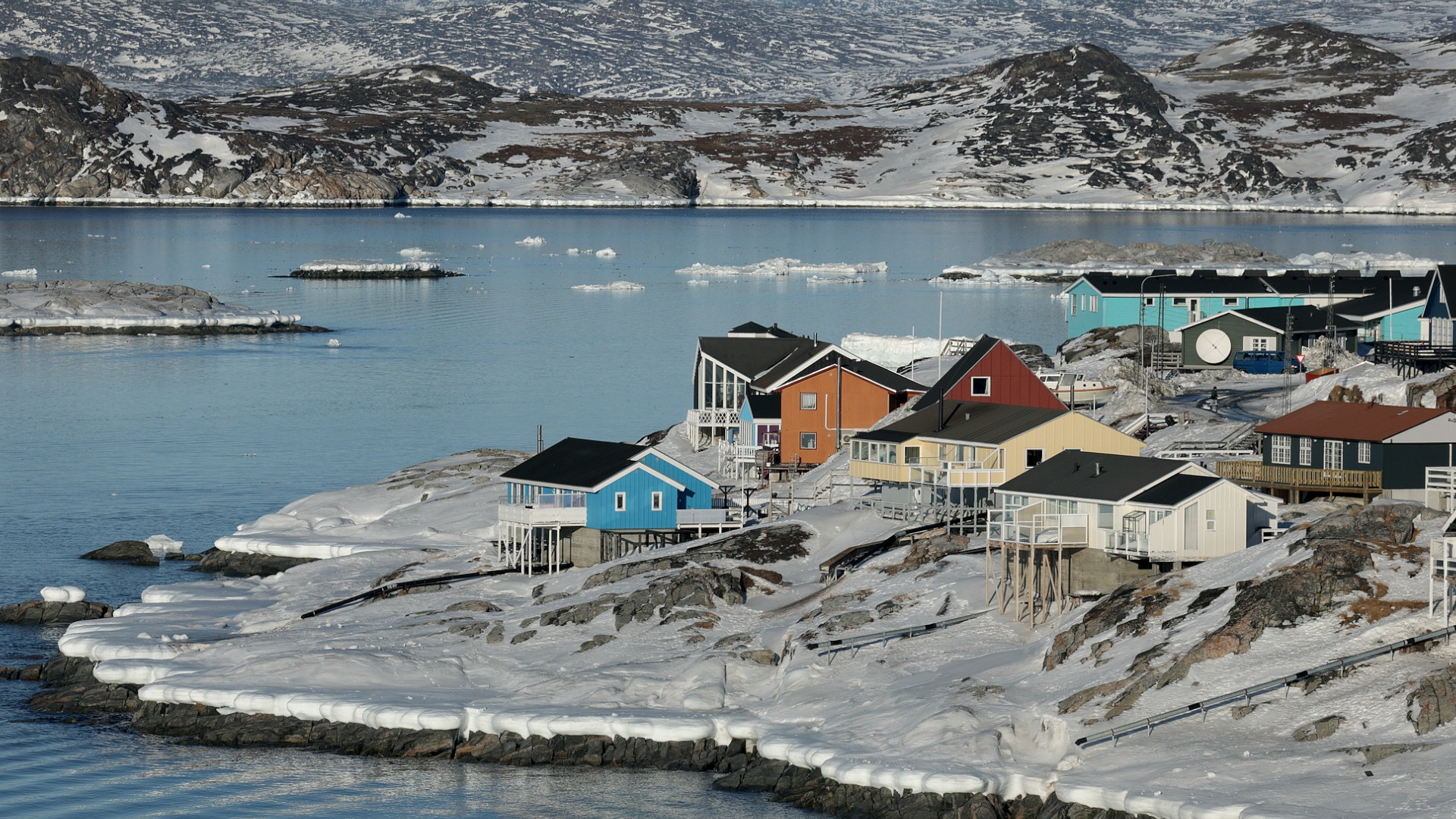 Trump weighs options to acquire Greenland including using force