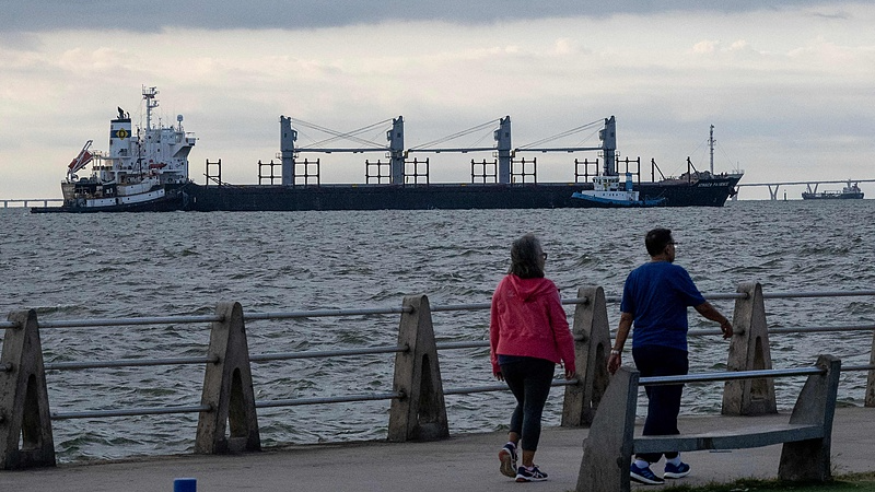A walkway with crude oil tankers anchored on Lake Maracaibo, Venezuela, January 7, 2026. /VCG