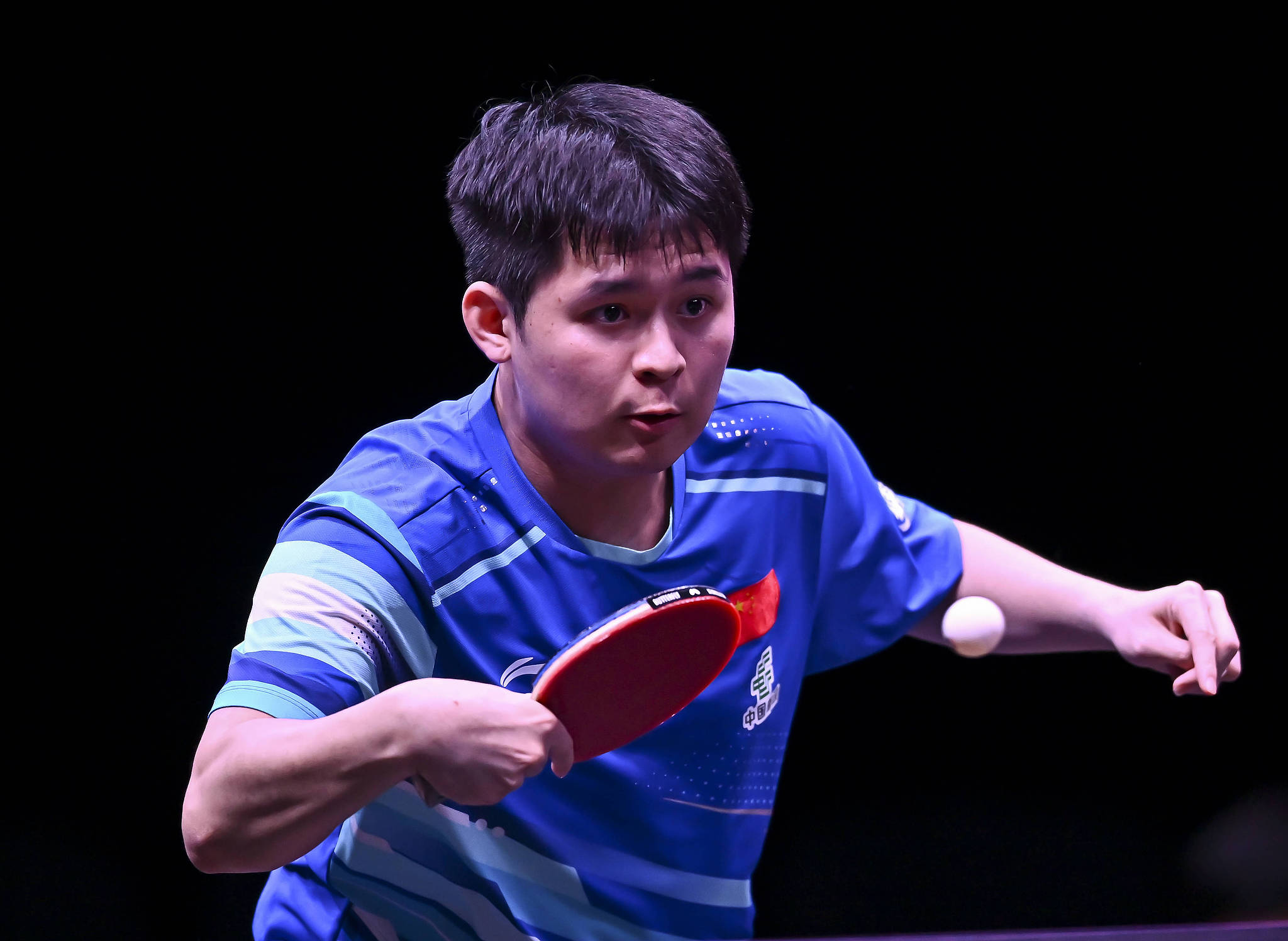 Lin Shidong of China hits a shot against Flavien Coton of France in a men's singles first round match at the WTT (World Table Tennis) Champions Doha in Doha, Qatar, January 7, 2025. /VCG