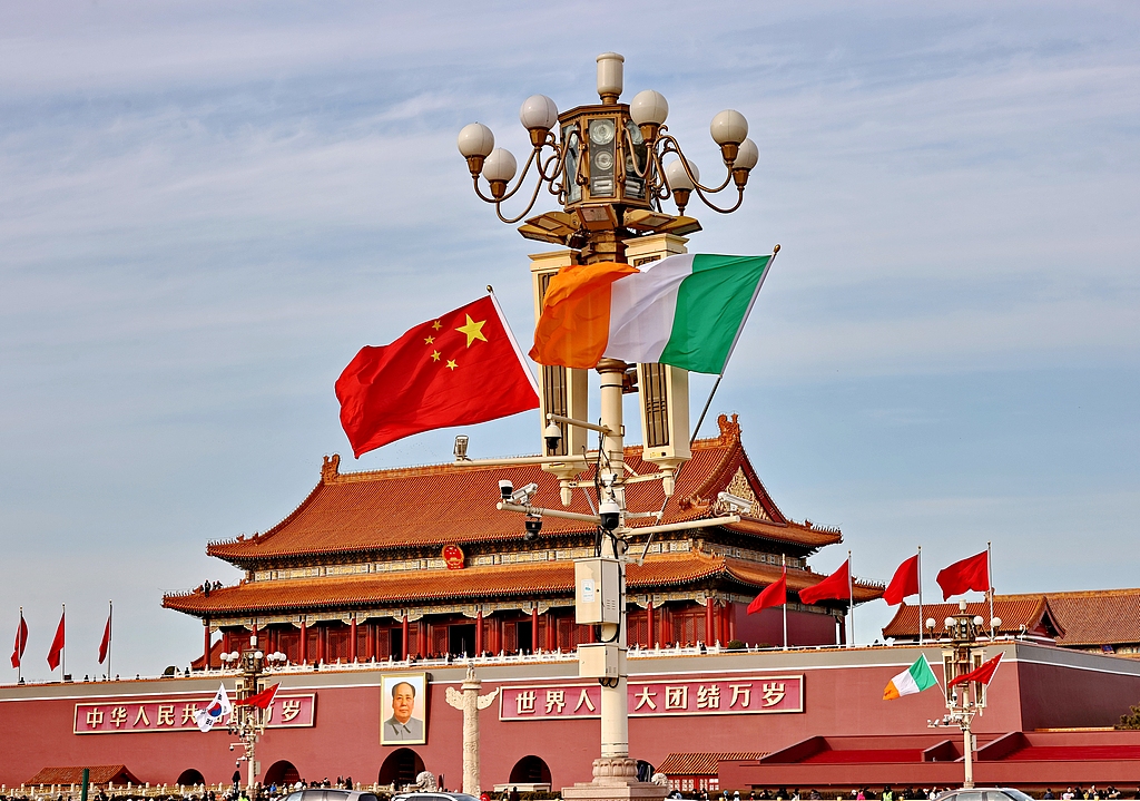 The national flags of China and Ireland fly over Beijing to welcome the Taoiseach of Ireland Micheál Martin on his visit to China on January 4, 2026. /VCG