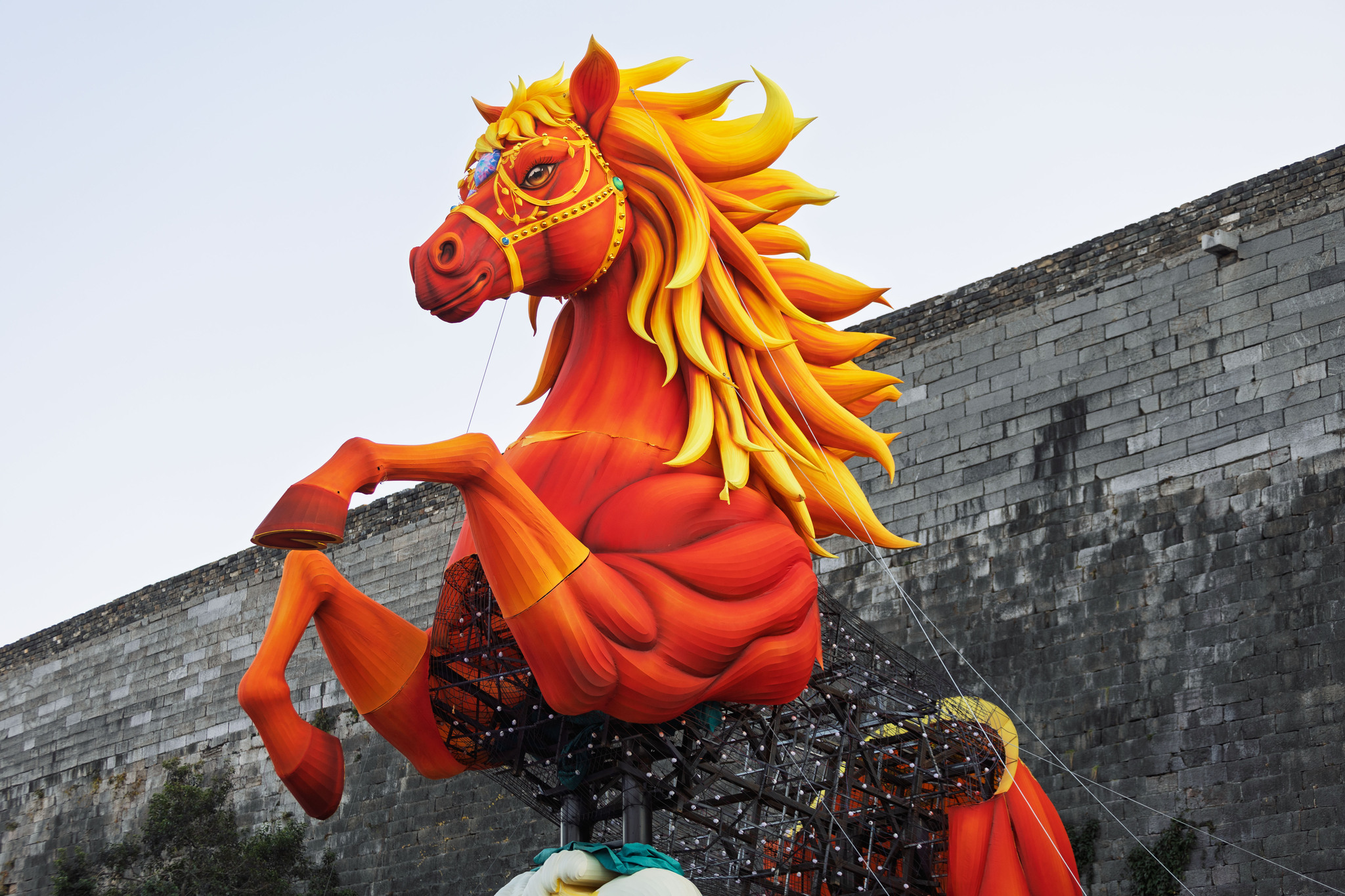 A giant leaping horse-shaped lantern installation is under construction at the Laomendong scenic zone in Nanjing, Jiangsu Province, on January 6, 2026. /VCG
