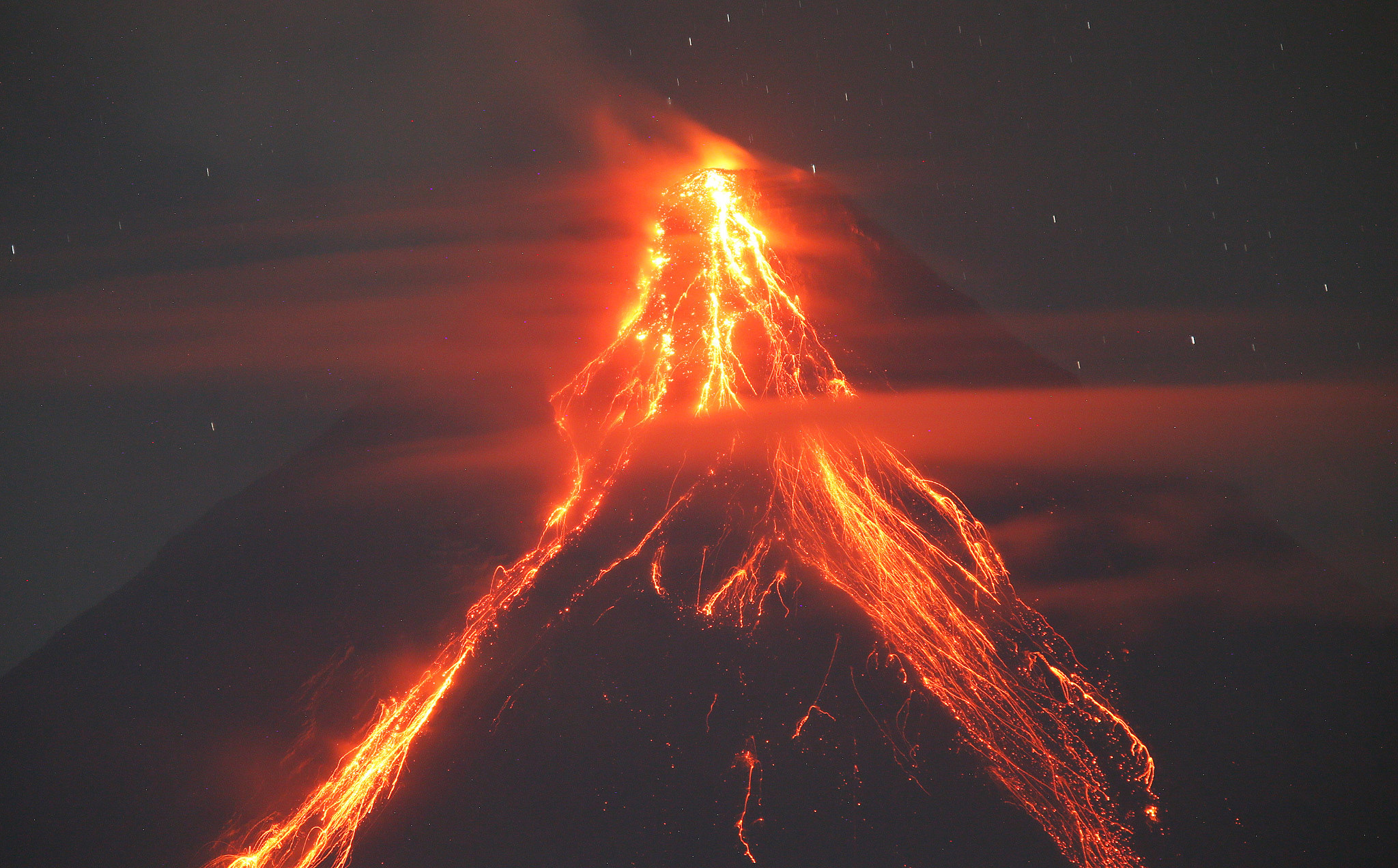 Mount Mayon spews lava in Albay, Philippines, June 17, 2023. /VCG