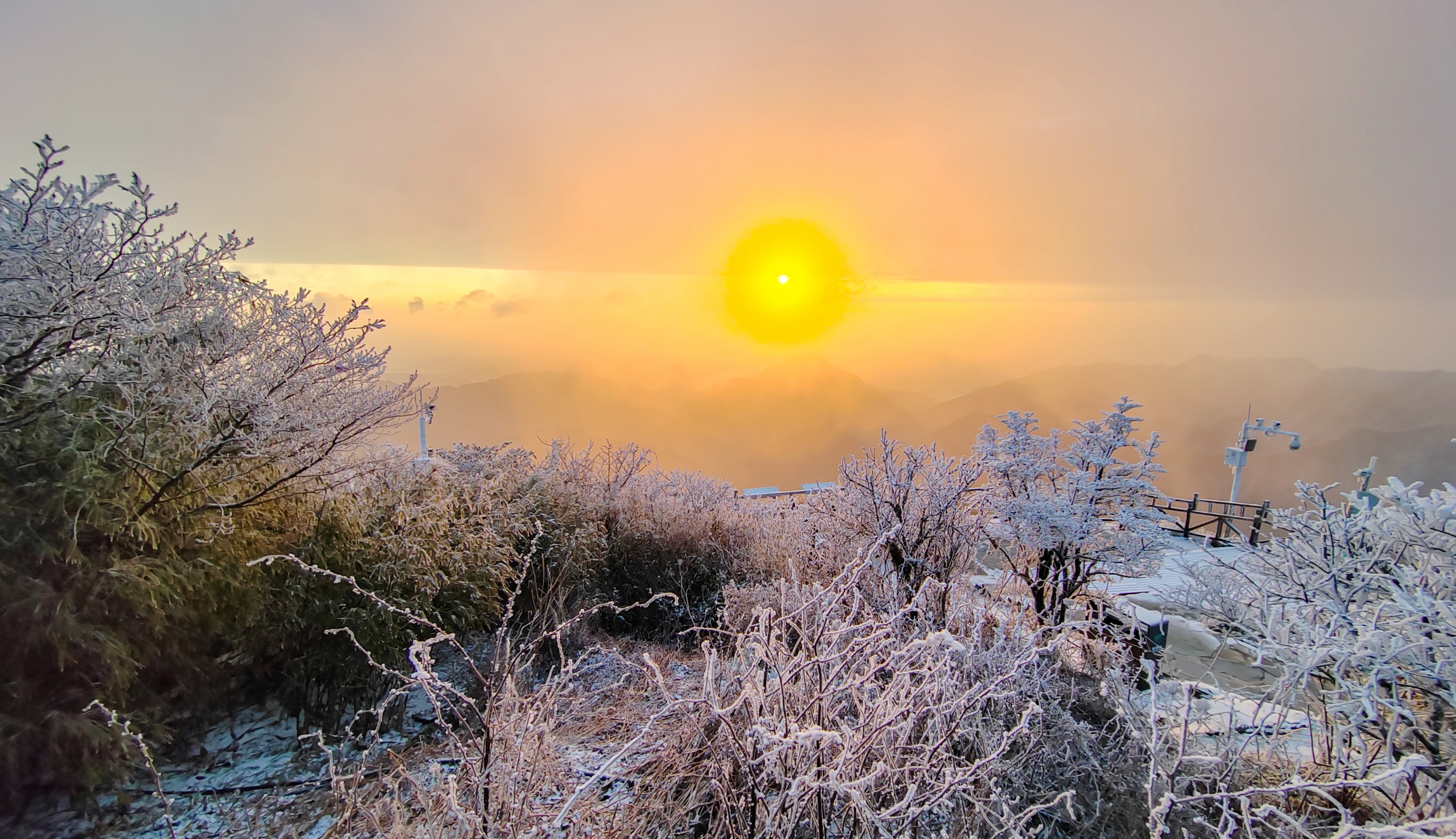 Rime covers the landscape at Mount Fanjing in southwest China's Guizhou Province on January 6, 2026. /Tongren Media Convergence Center
