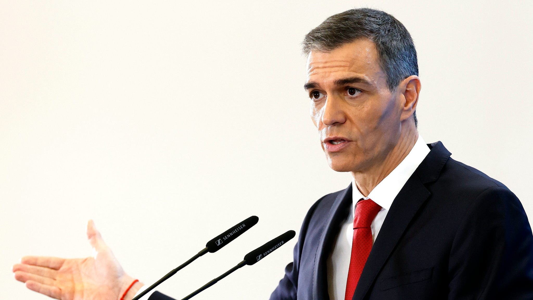 Spanish Prime Minister Pedro Sanchez speaks at a press conference held at Moncloa Palace in Madrid, Spain, December 15, 2025. /VCG