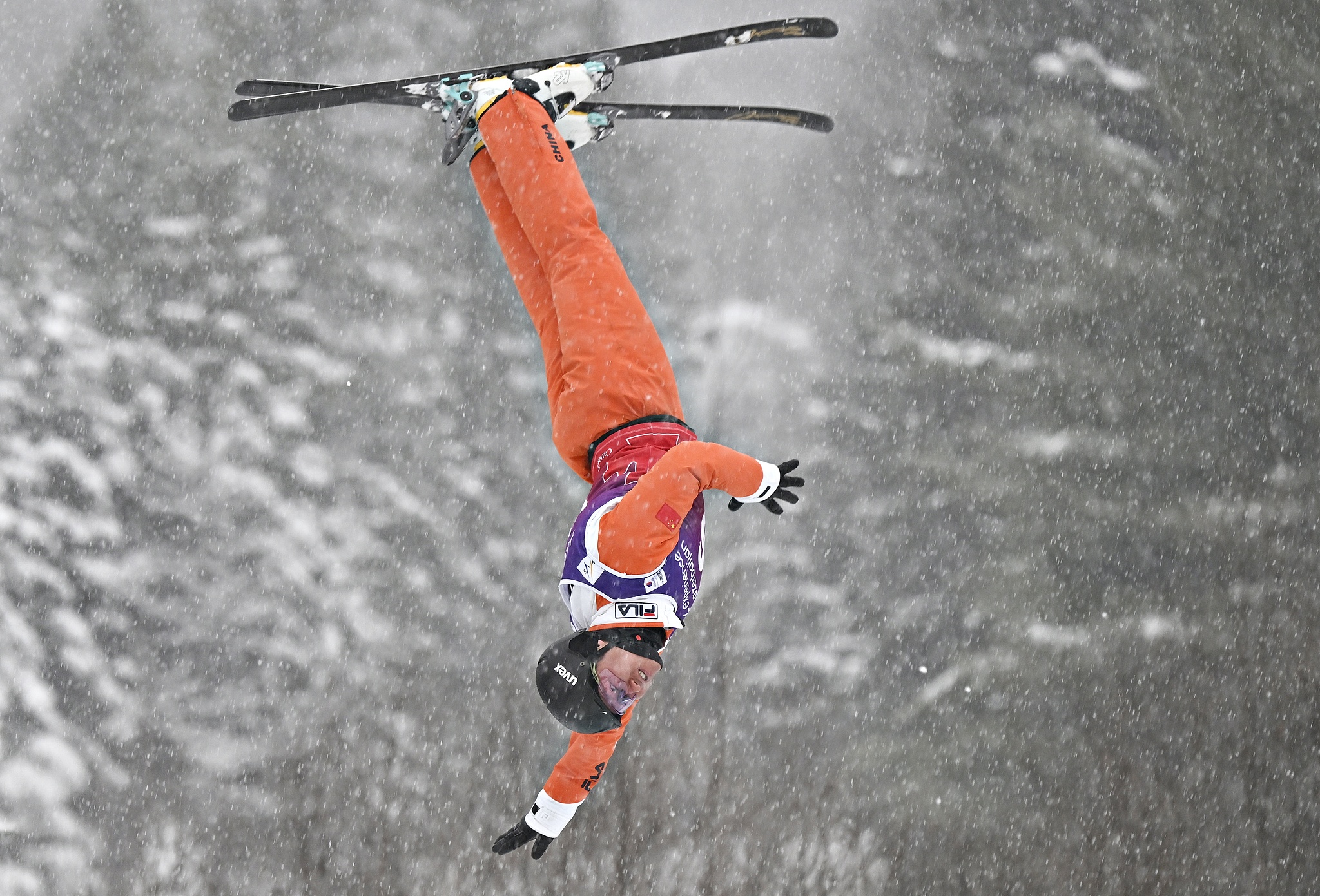 Sun Jiaxu of China competes in the men's aerials final at the FIS Freeski World Cup in Lac Beauport, Canada, January 7, 2025. /VCG