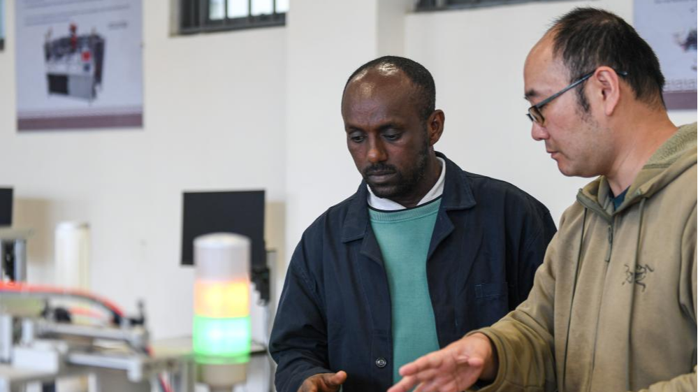 Yonas Akele (L) and Jiang Jiang, head of the Luban Workshop in Addis Ababa, work together in the Federal Democratic Republic of Ethiopia Technical and Vocational Training Institute in Addis Ababa, Ethiopia, February 15, 2024. /Xinhua