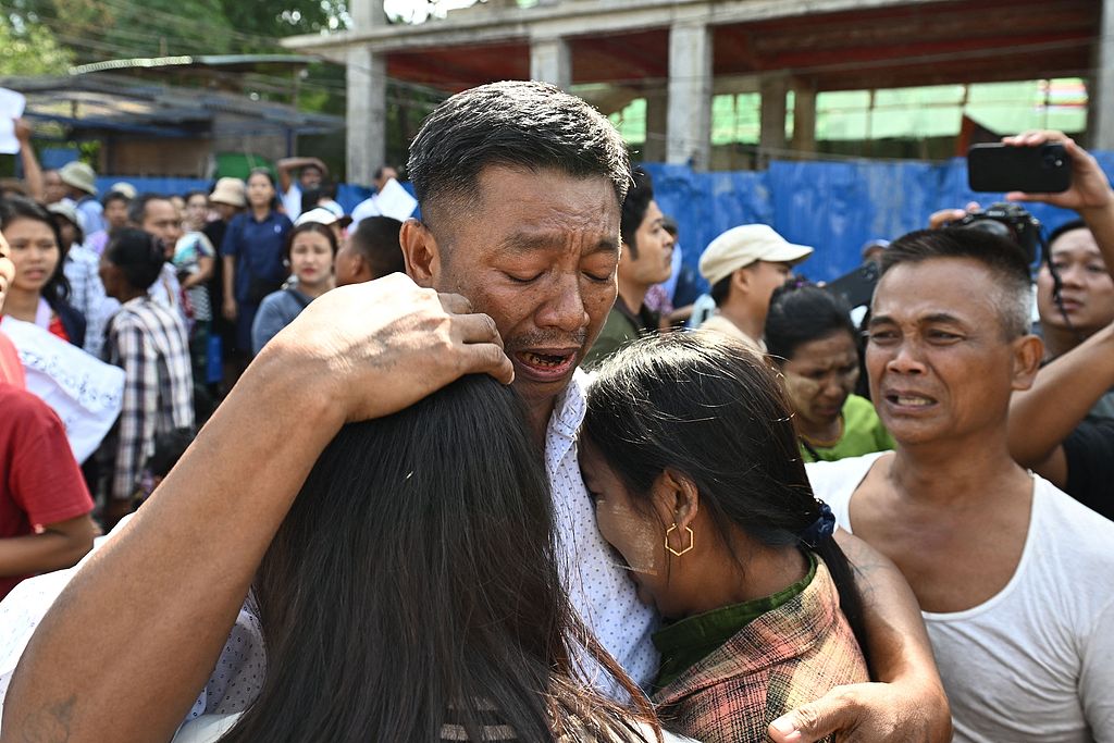 A released prisoner (center) is welcomed by his family members after his release from Insein Prison in Yangon, Myanmar, January 4, 2026. /CFP