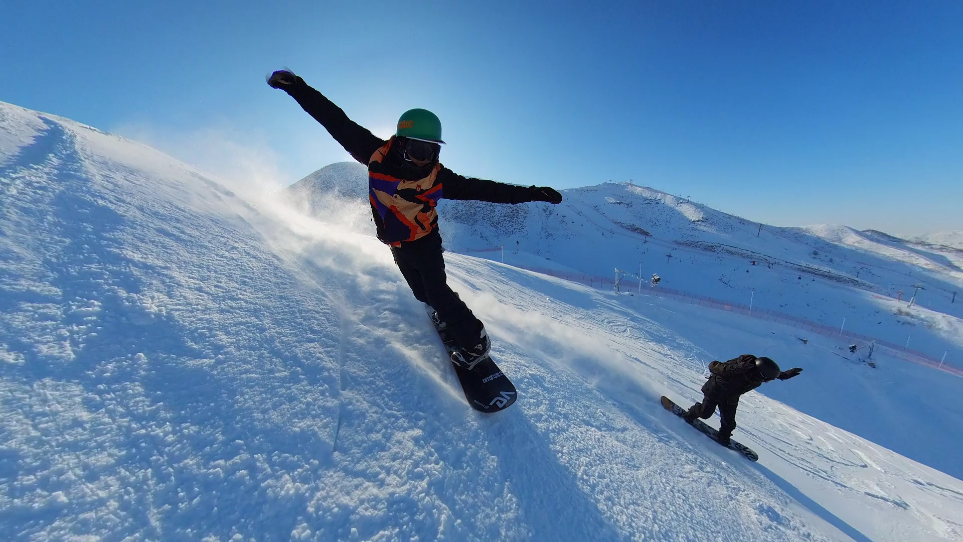 Ski resorts lead economic snowball effect in Xinjiang 