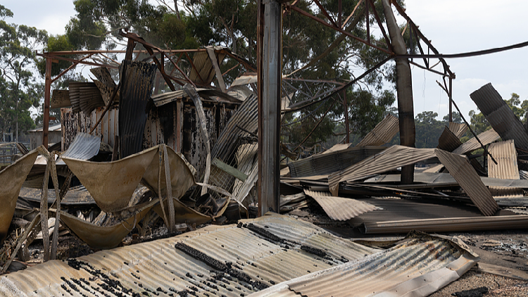 Australian bushfires destroy homes, disrupt power to tens of thousands