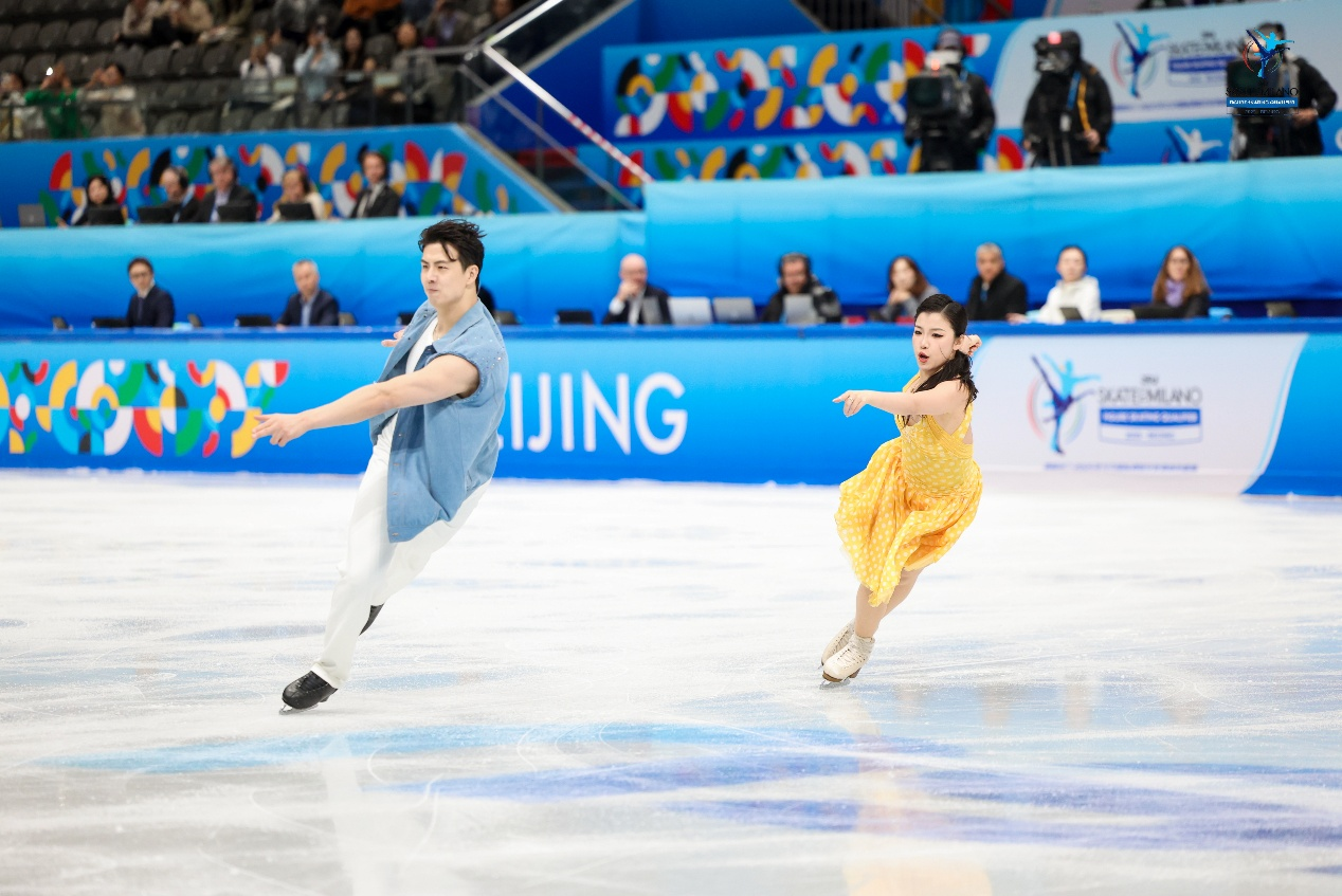 Liu Xinyu (left) and Wang Shiyue (right) are currently competing in the ice dance event. /Chinese Figure Skating Association