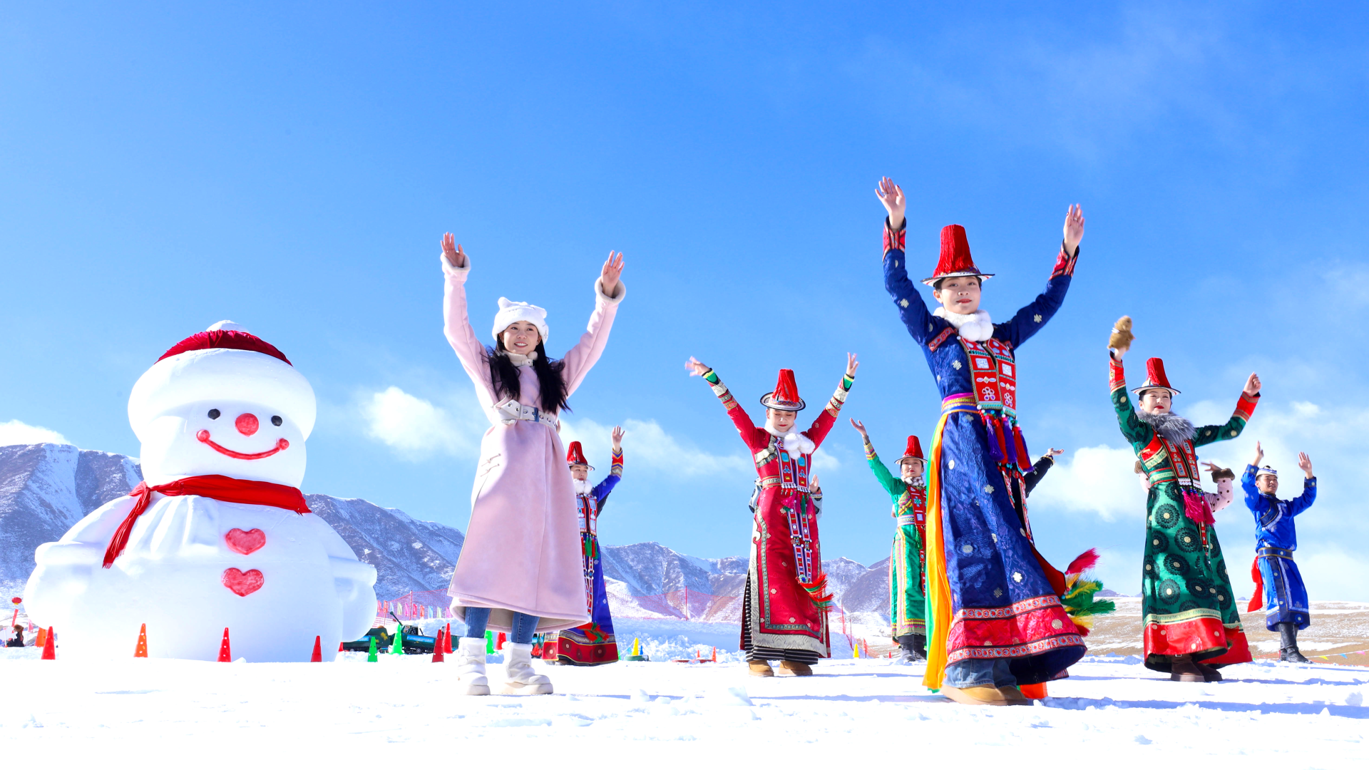Ice-and-snow feast at Qilian Mountains draws tourists