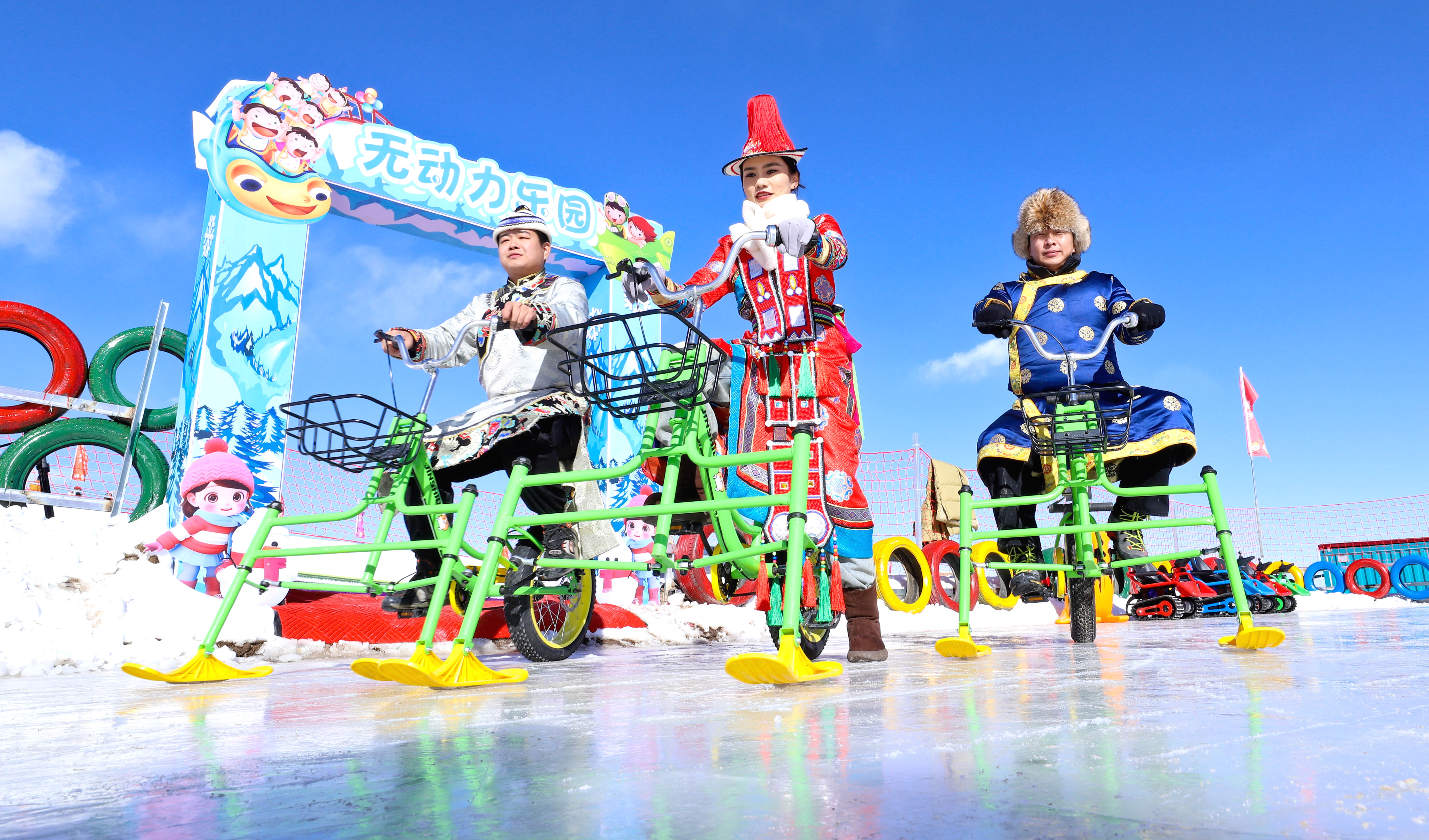 Visitors join in an ice cycling competition at Shenlu Park, at the foot of the Qilian Mountains in Zhangye, Gansu Province on January 9, 2026. /IC