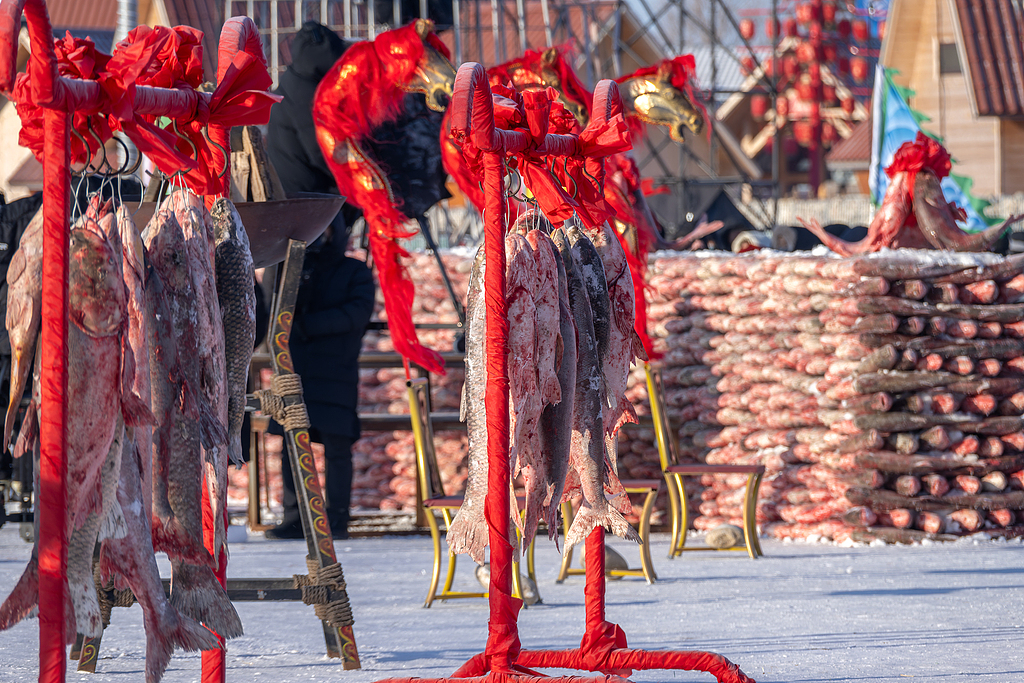 The season's first fish are on display, ready for auction on Chagan Lake in Songyuan, Jilin Province, January 8, 2026. /VCG