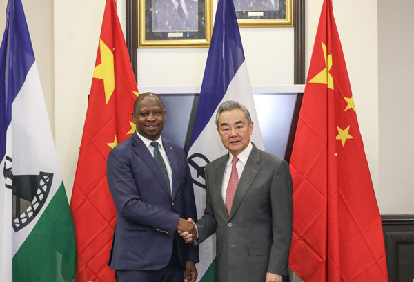 Chinese Foreign Minister Wang Yi (R) meets with Lejone Mpotjoana, minister of foreign affairs and international relations of Lesotho in Maseru, Lesotho, January 10, 2026. /Chinese Foreign Ministry