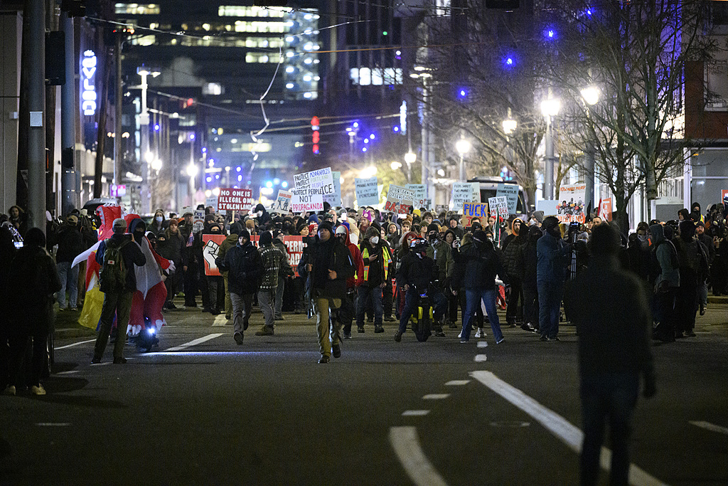 Anti-ICE activists march during a protest at the U.S. Immigration and Customs Enforcement facility in Portland, Oregon, the U.S., January 9, 2026. /VCG