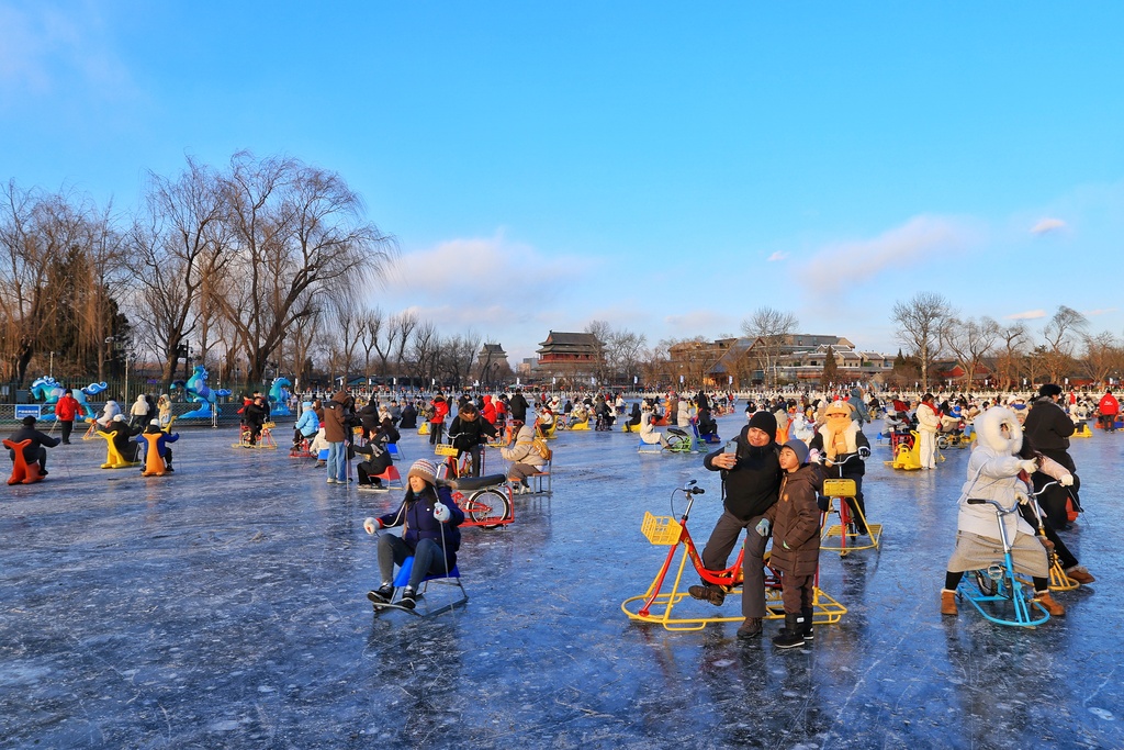 Shichahai Ice Rink opens in Beijing on January 10, 2026. /VCG