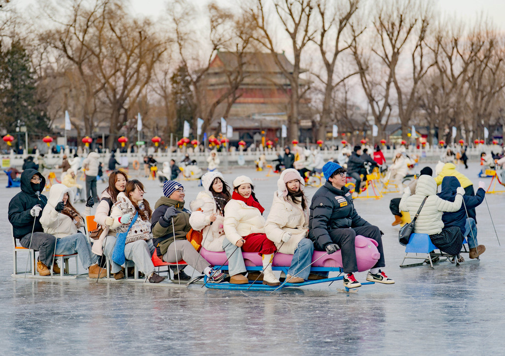 Shichahai Ice Rink opens in Beijing on January 10, 2026. /VCG