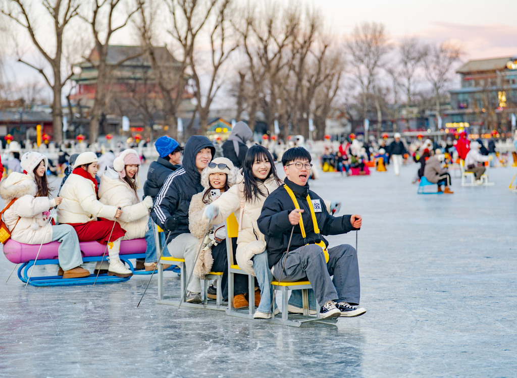 Shichahai Ice Rink opens in Beijing on January 10, 2026. /VCG