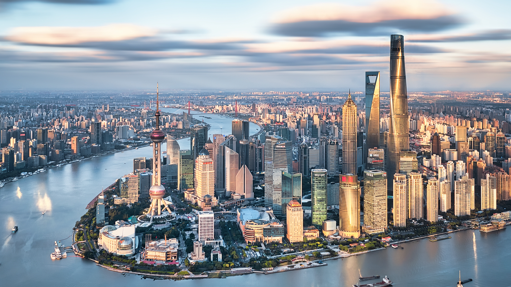 An aerial view of the Shanghai Bund and Lujiazui. /VCG photo
