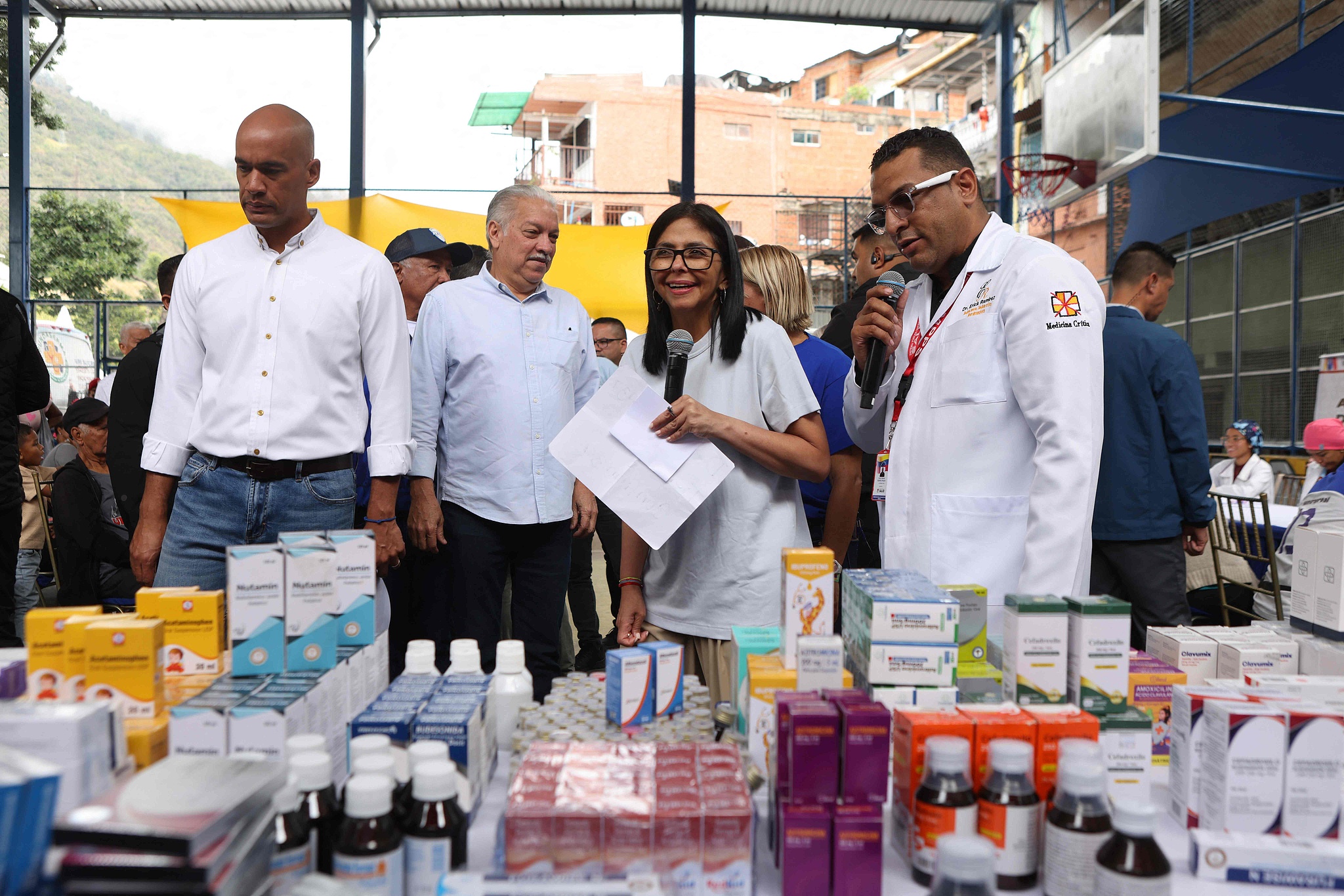 Venezuela's acting President Delcy Rodríguez (C) greeting supporters during a visit to Petare Socialist Commune in Caracas on January 10, 2026. /VCG